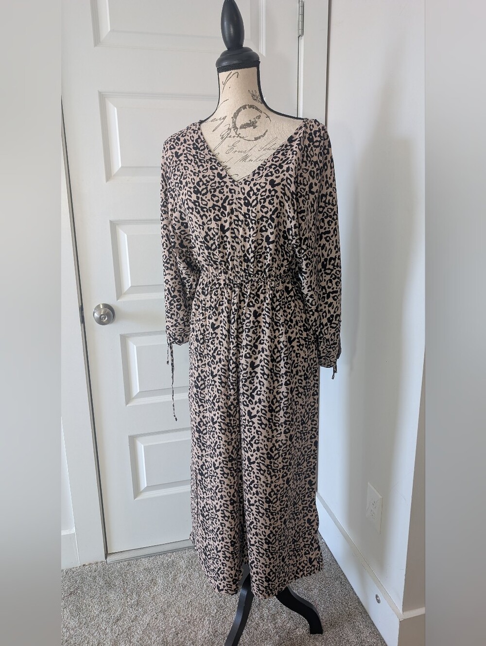 Umgee Leopard-Print V-Neck Jumper in Beige and Black Size M - Picture 11 of 11